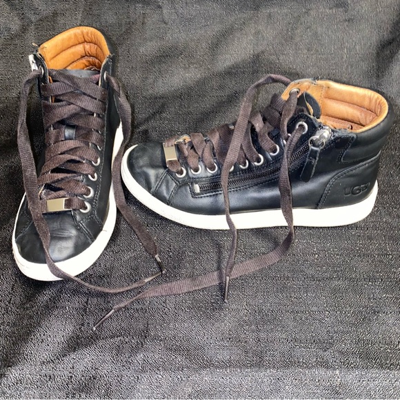 UGG Women's Size 5 Olive Lace-Up Sneakers - Picture 1 of 16